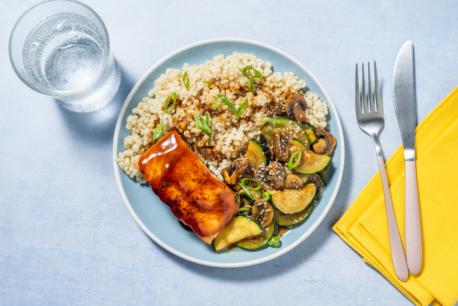 Teriyaki-zalm met champignons en gomasio