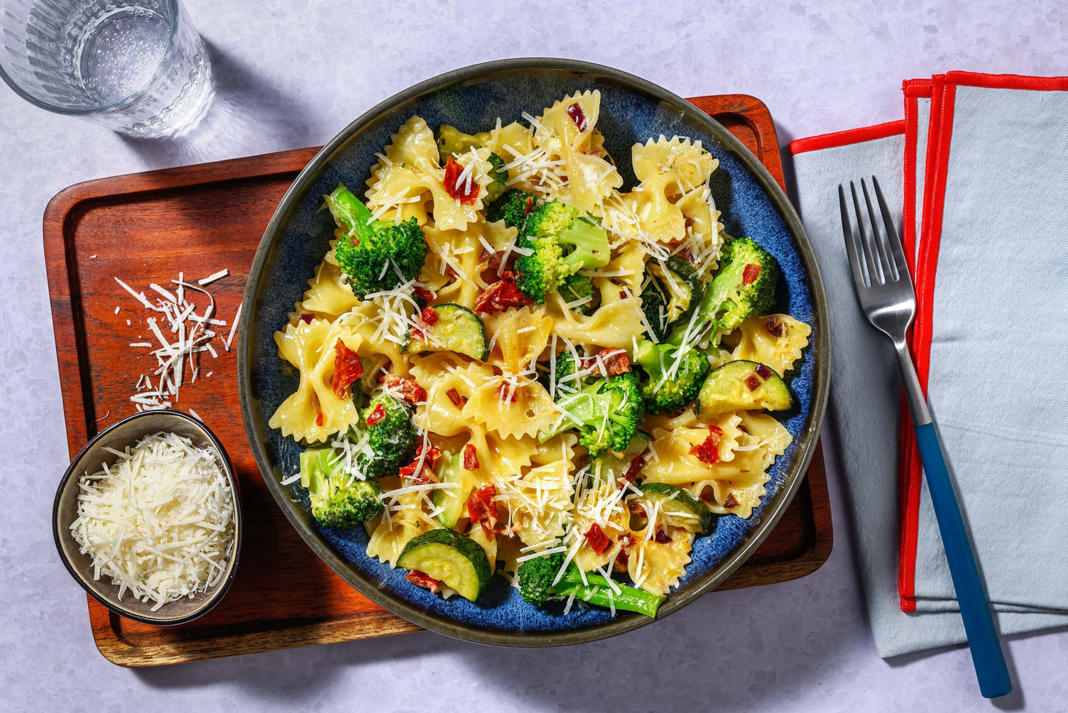 Romige farfalle met courgette en geitenkaas