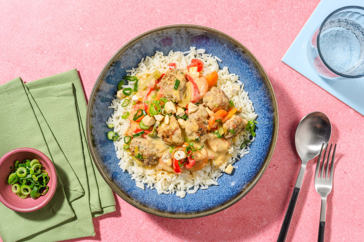 Milde curry met kipgehaktballetjes