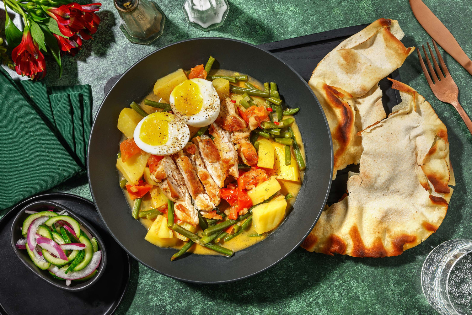 Pain roti et filet de poulet relevé aux pommes de terre