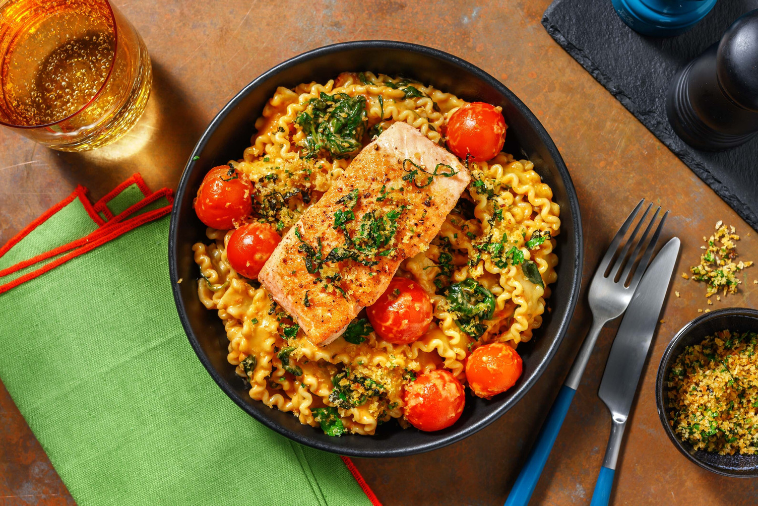 Zalmfilet met romige mafaldine pasta