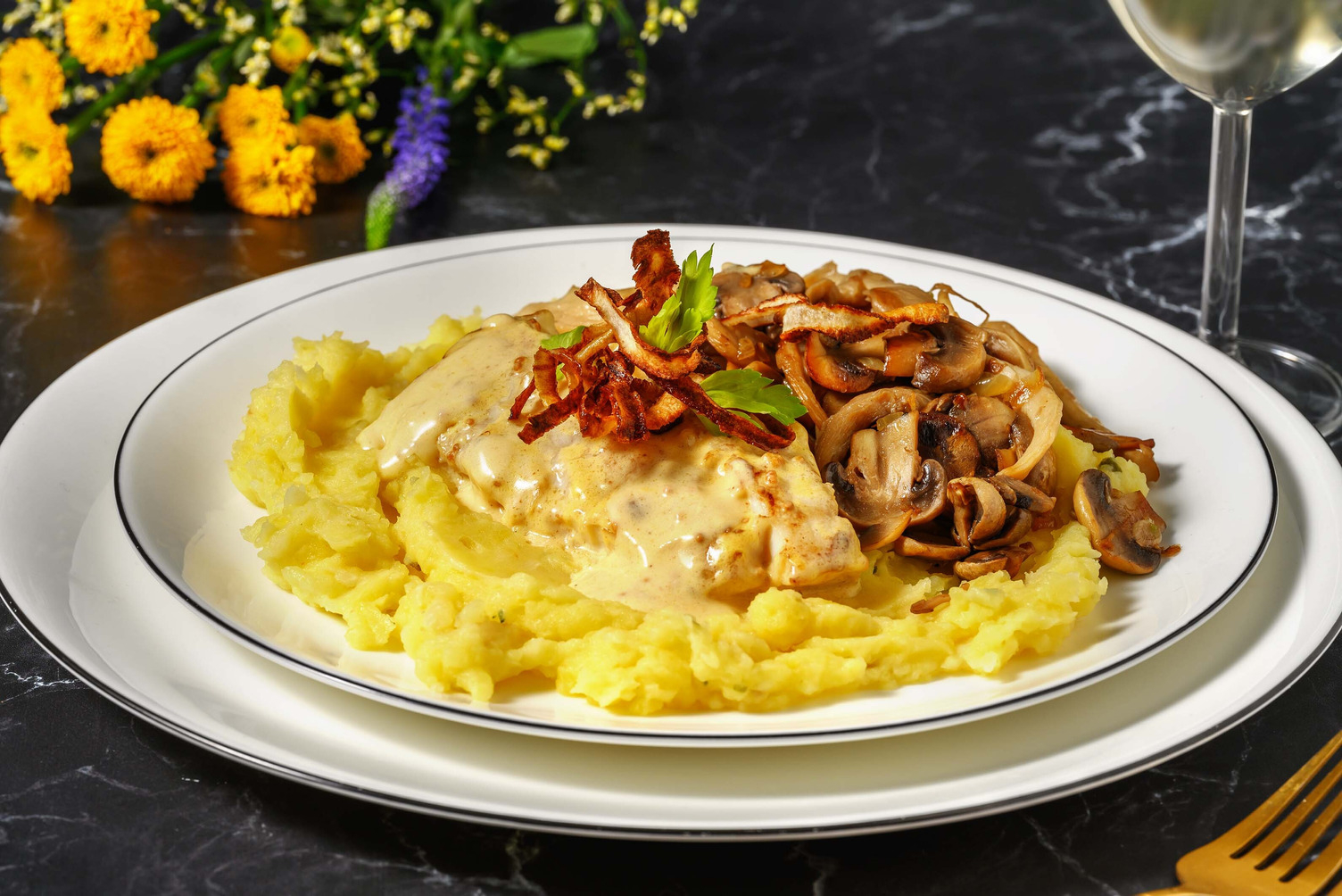 Kabeljauw in beurre blanc met pastinaakchips