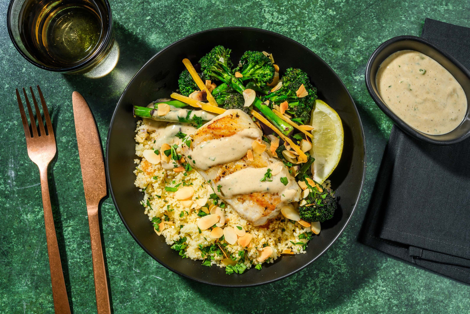 Kabeljauw in tahinsaus met broccolini