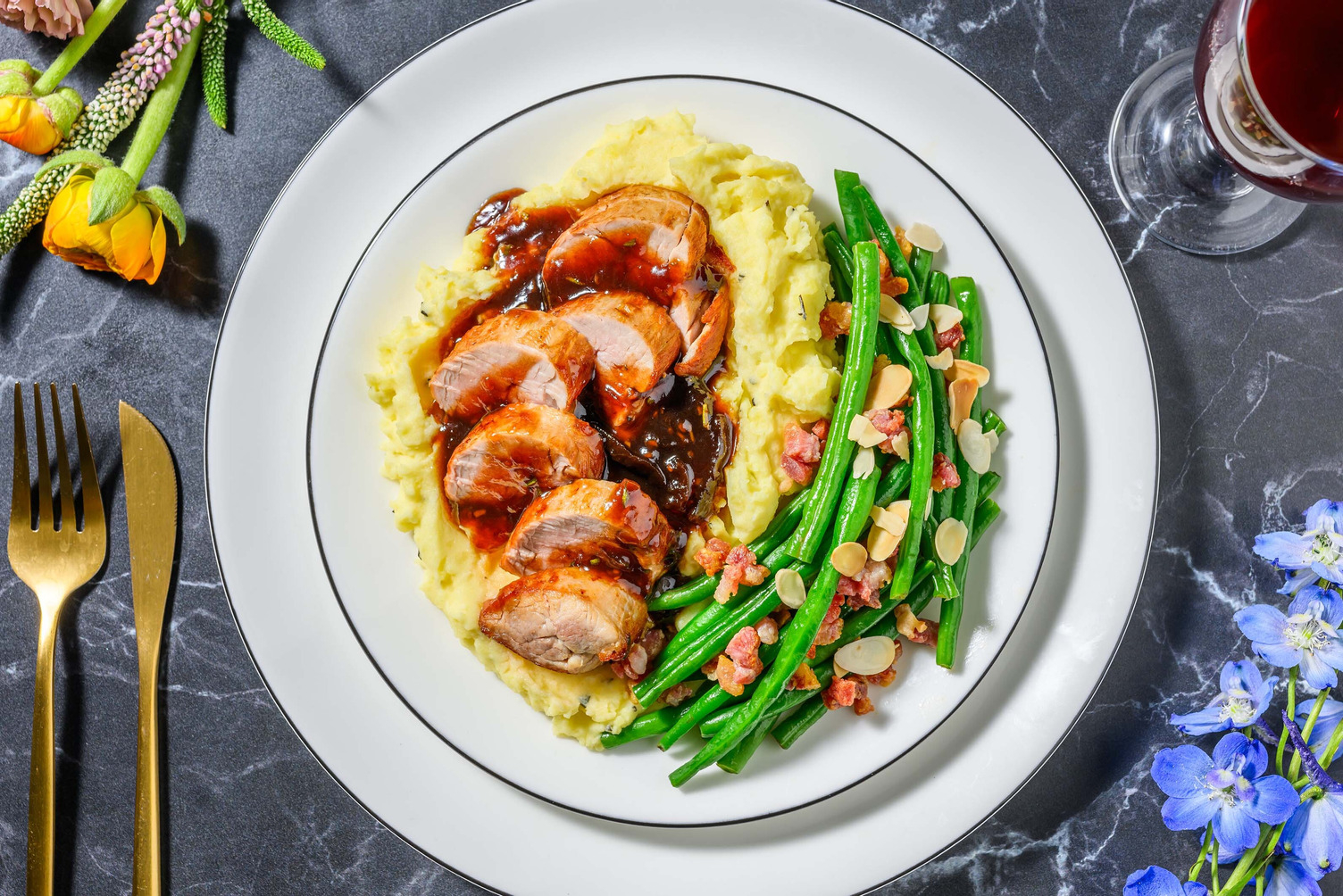 Luxe varkenshaas met aardbei-balsamicosaus