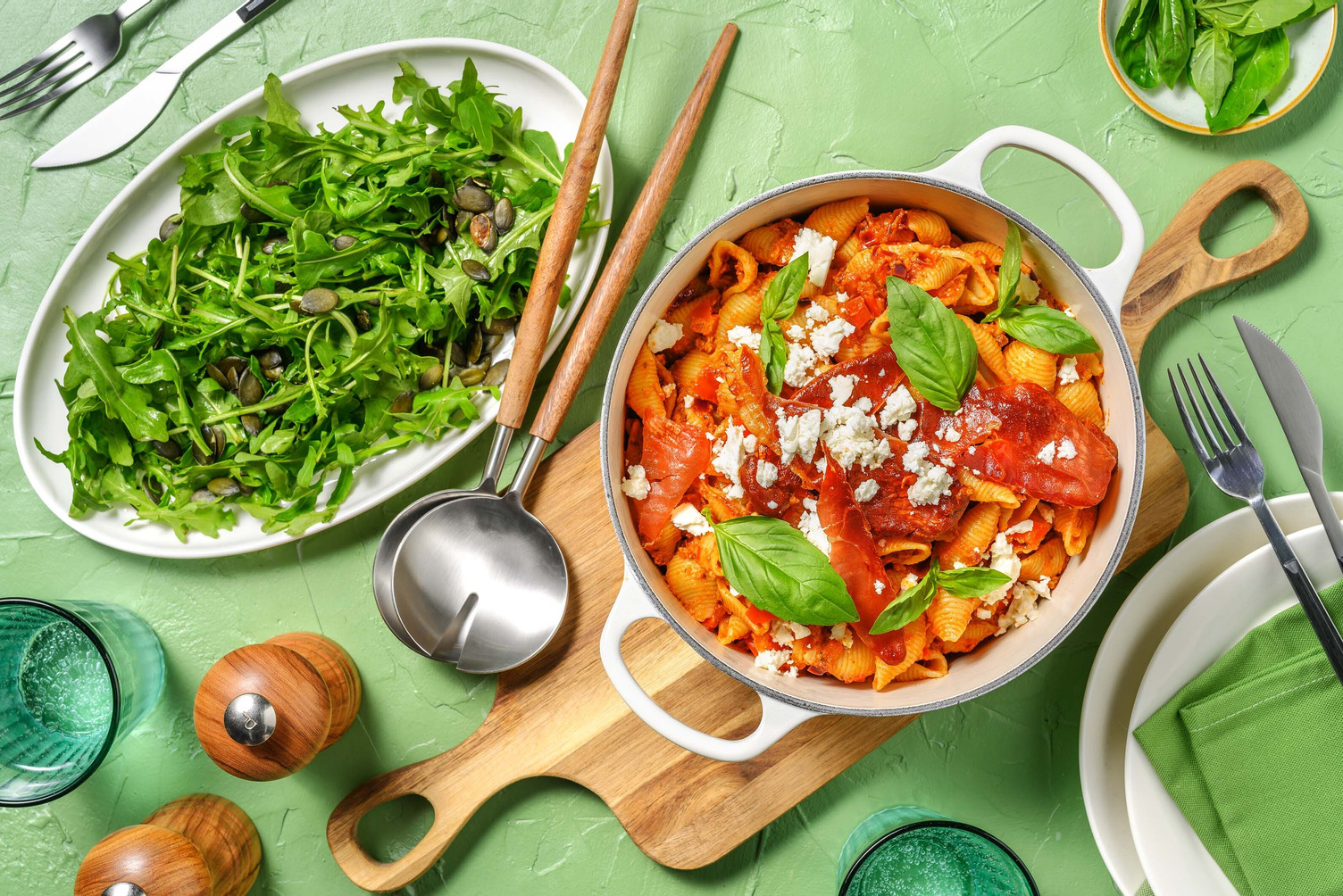 Conchiglie met knapperige serranoham