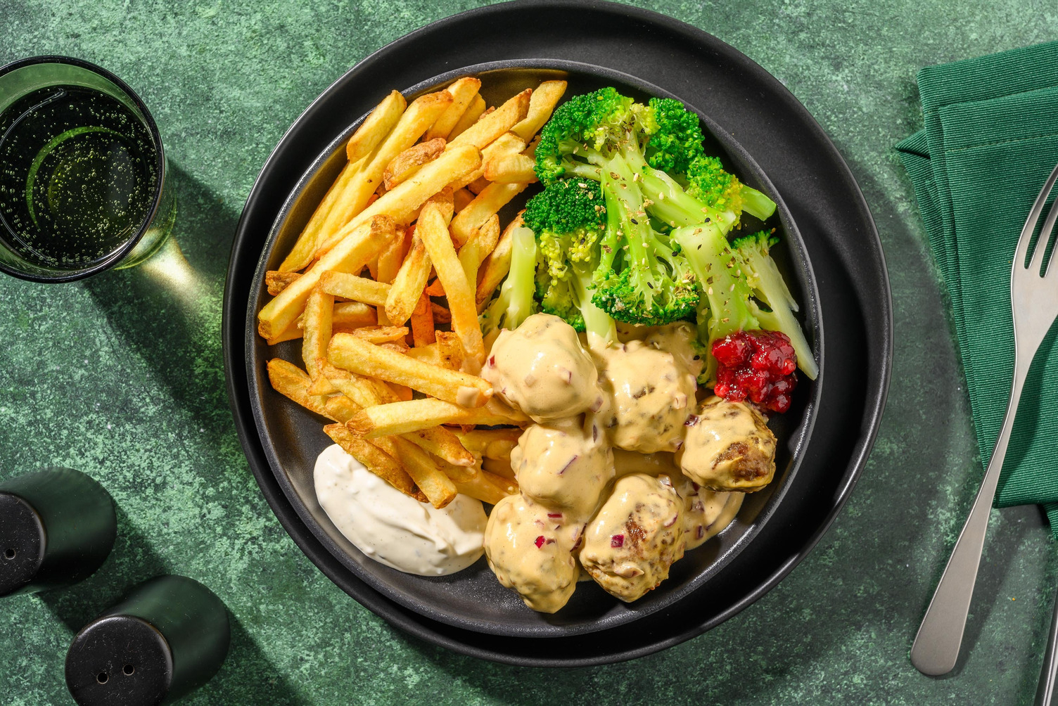 Zweedse stijl hertengehaktballetjes in romige saus