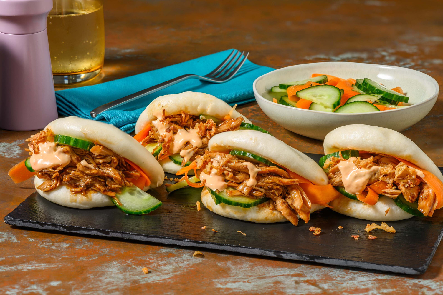 Bao buns met hoisin pulled chicken