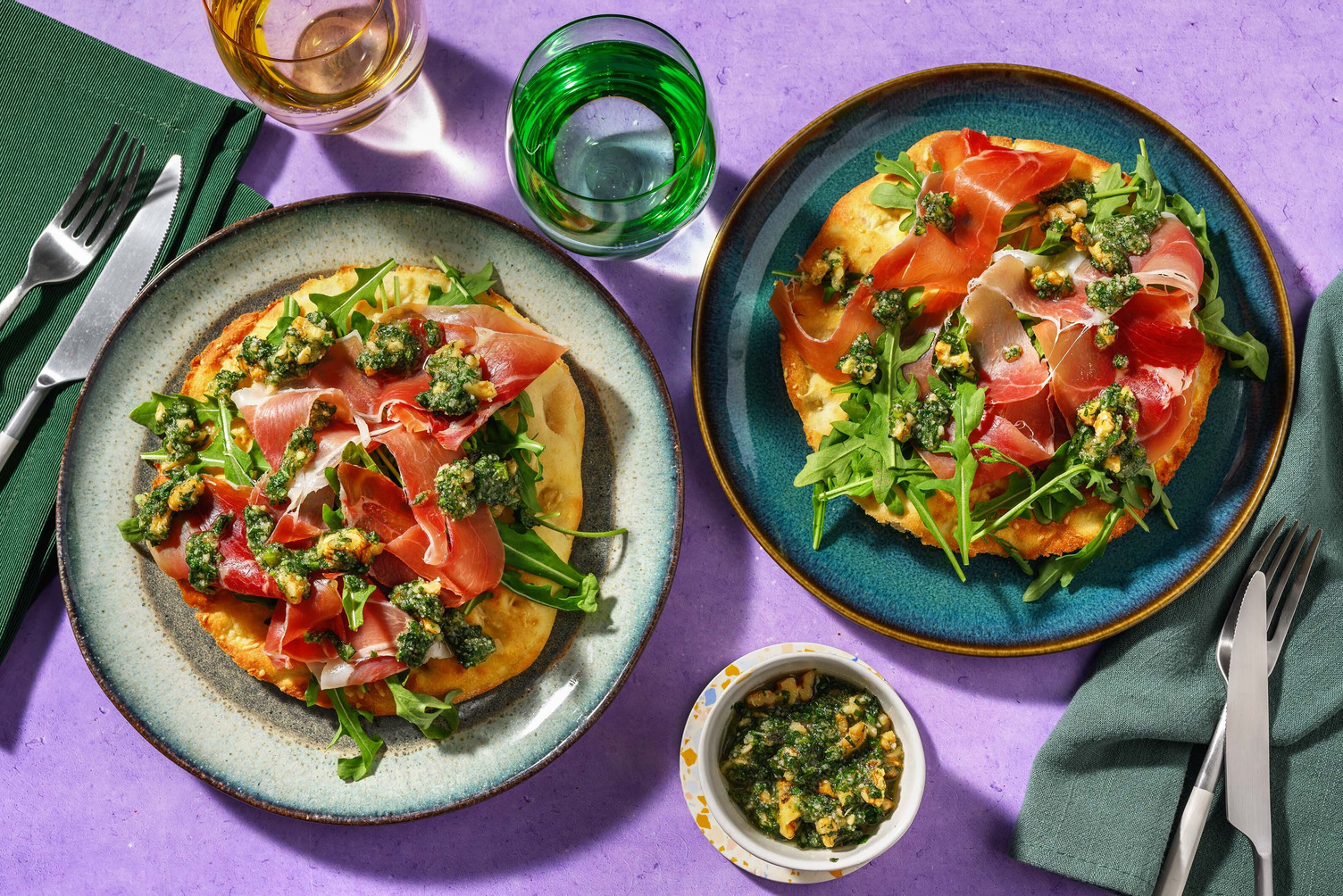 Prosciutto pita pizza