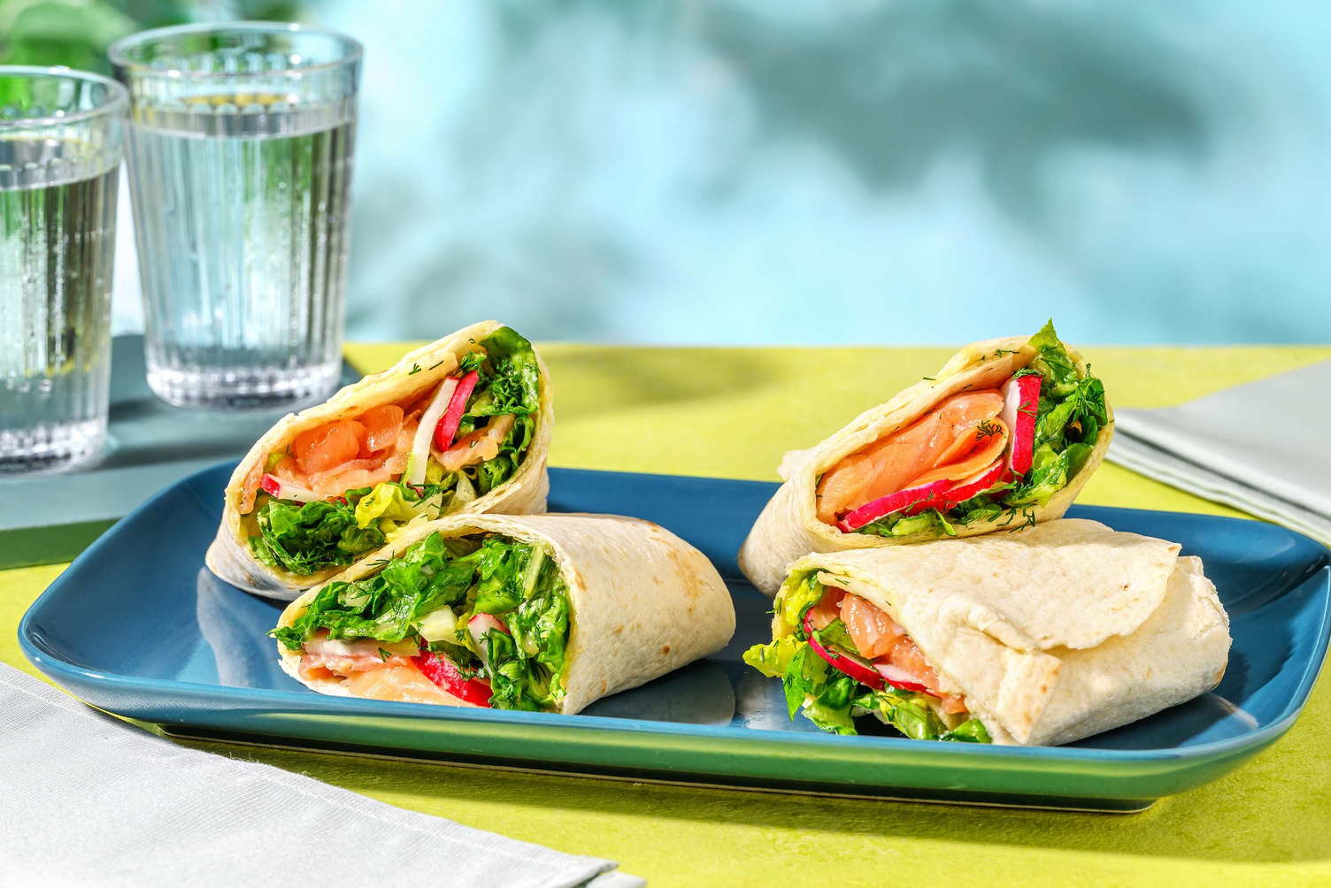 Salmonwrap with dill- and mustard sauce