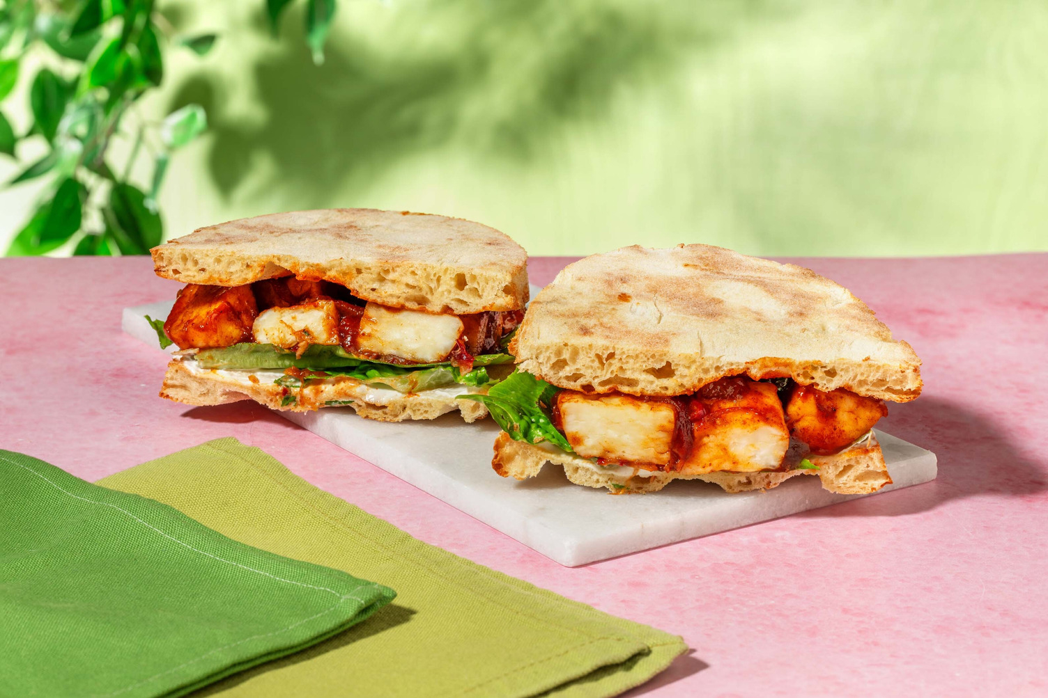 Tikka masala-grillost i naanbrød