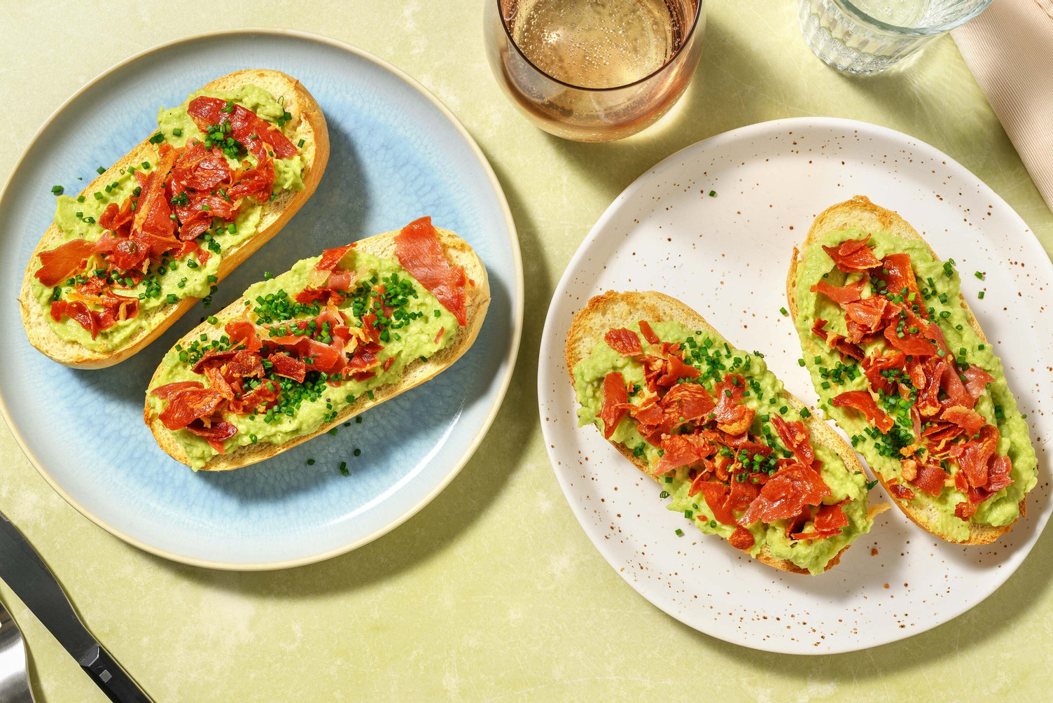 Avocadobaguette med sprød prosciutto