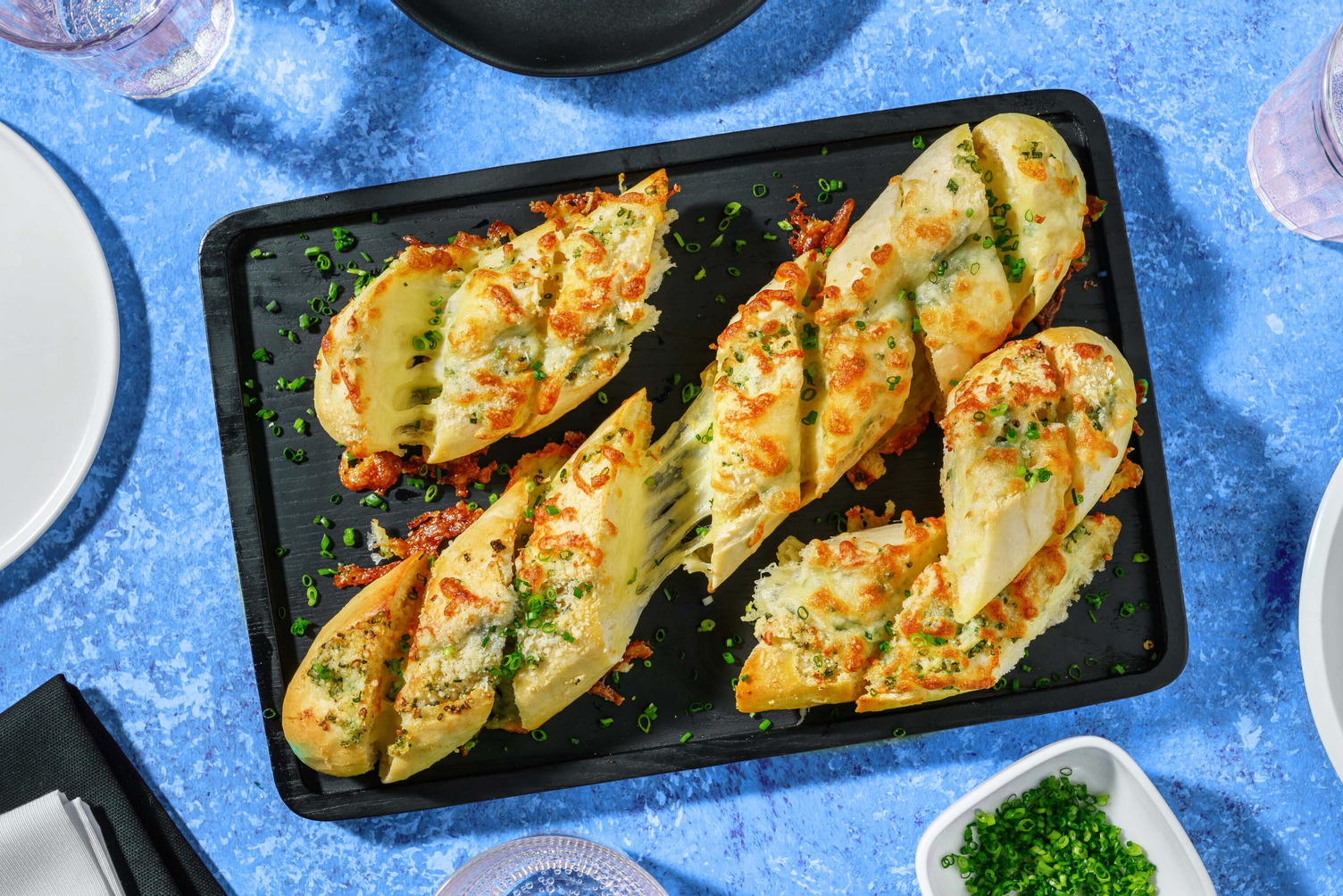 Tear 'n' Share cheesy garlic baguette