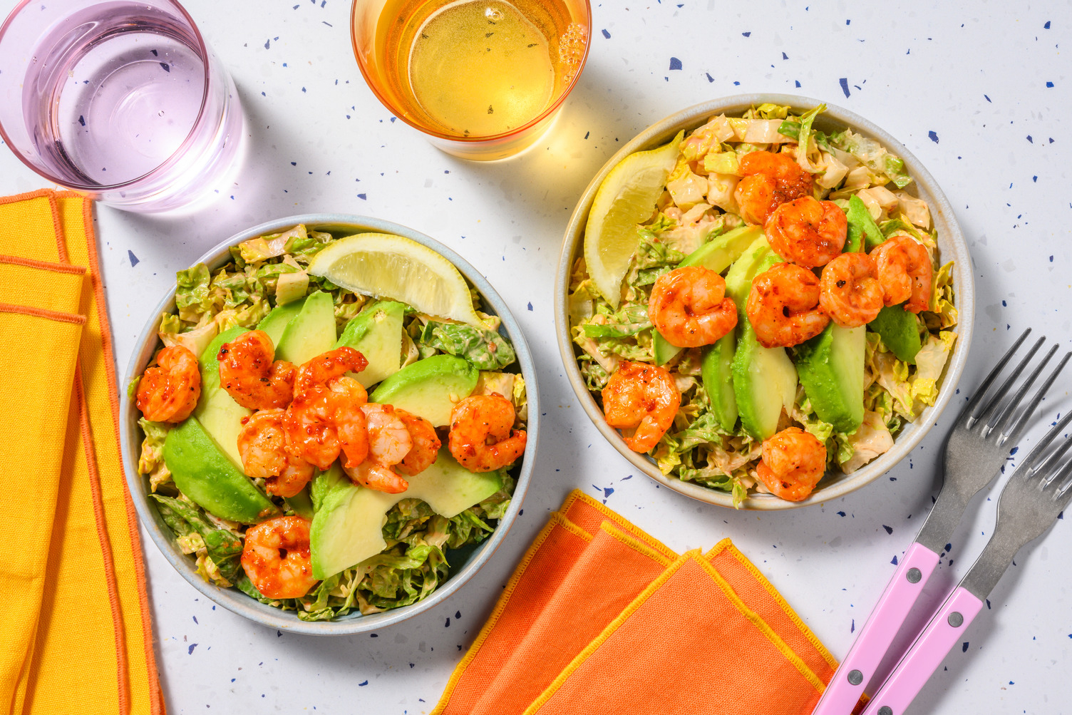 Sambal Garnelen mit Avocado Salat und Cocktail Dressing