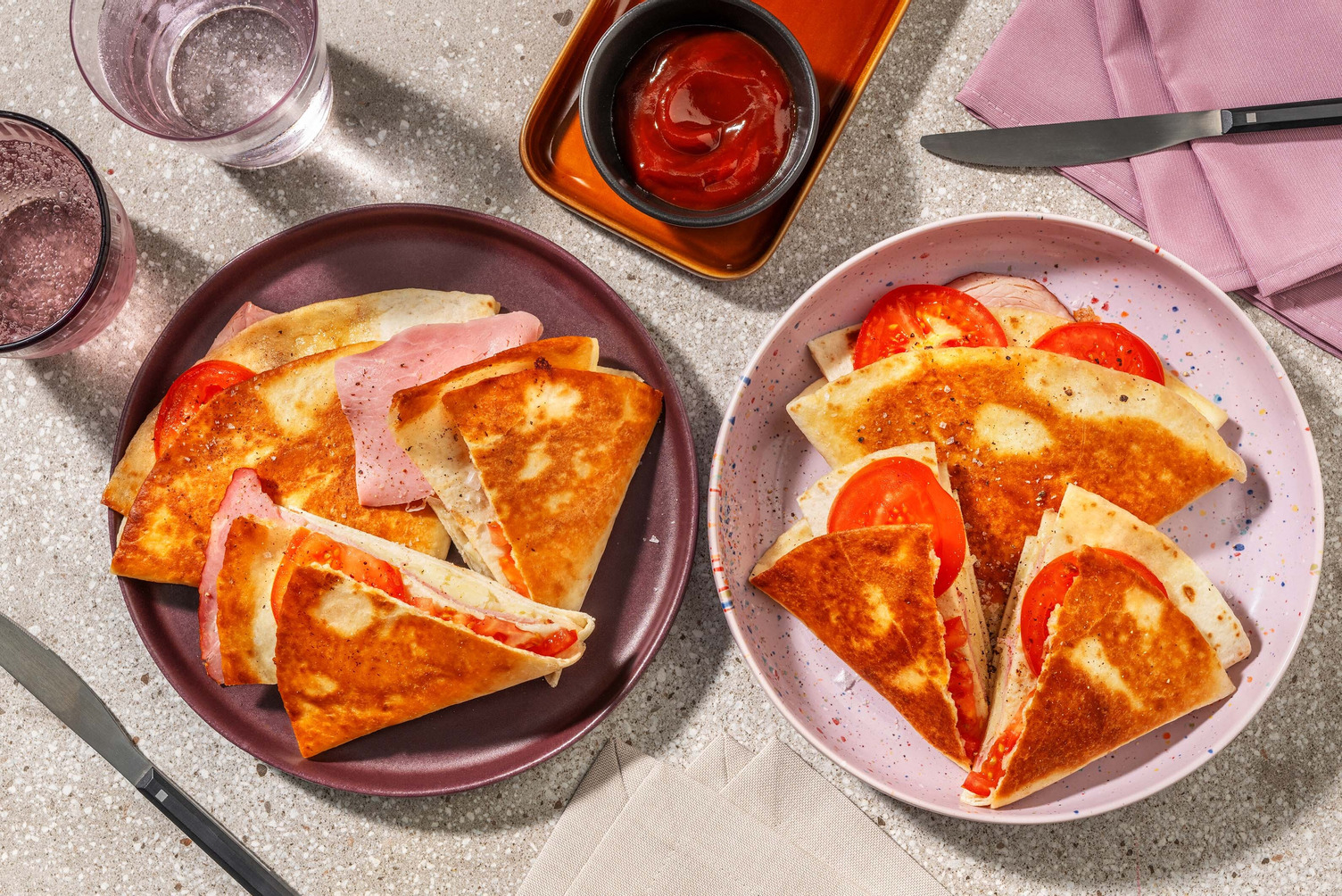 Wraps toastés au fromage, jambon et tomate