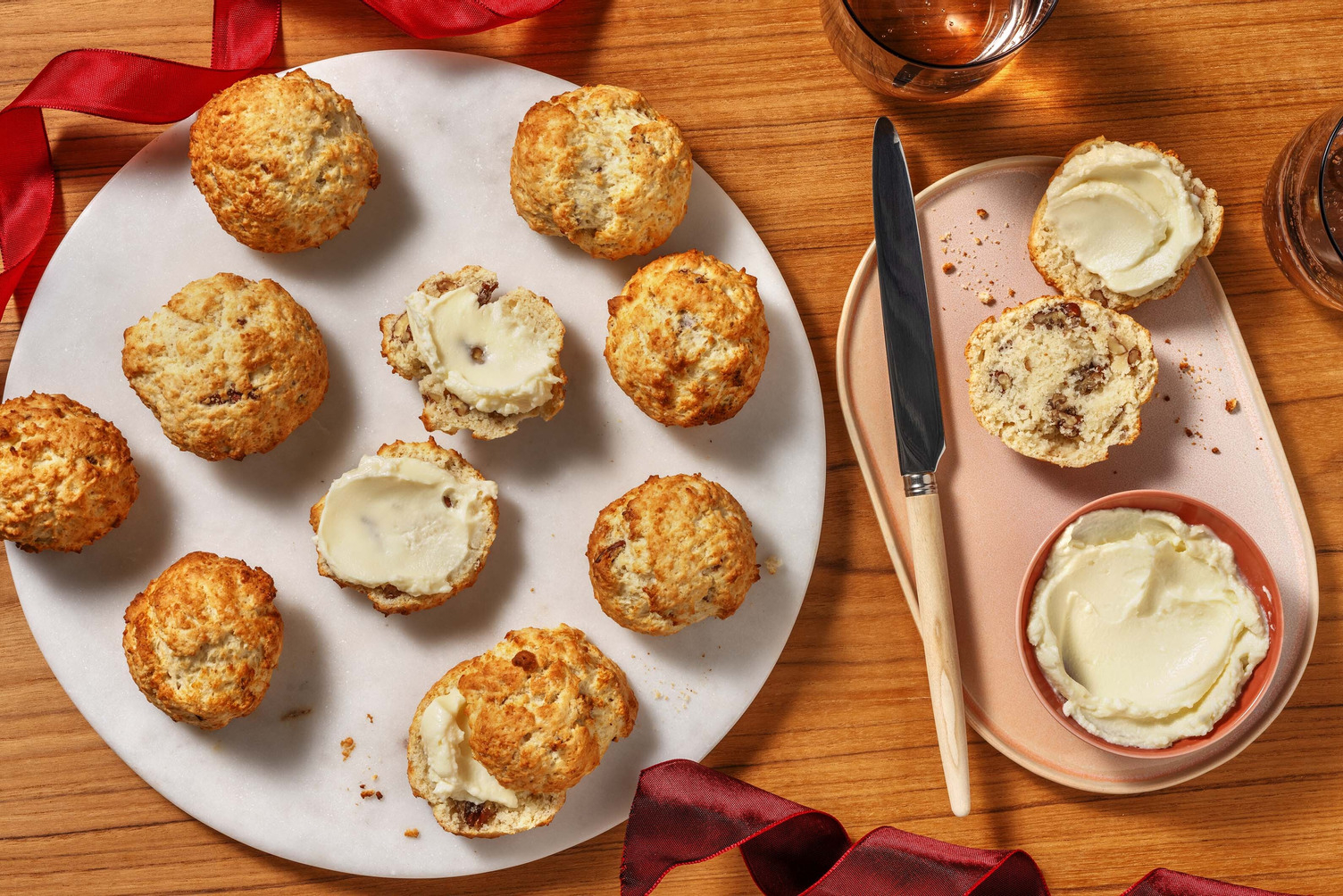 Zelfgemaakte scones met pecannoten