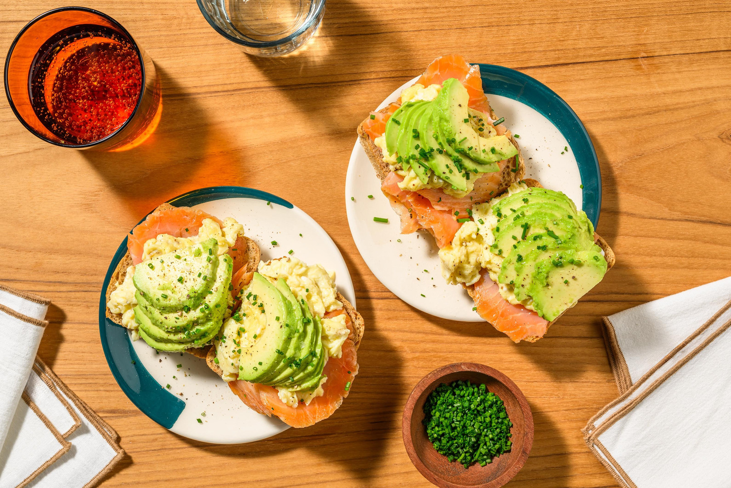 Luxe broodje met gerookte zalm en roerei