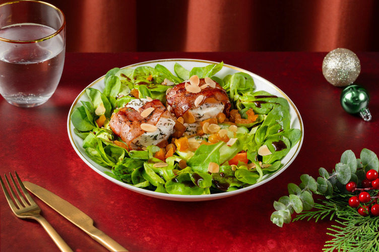 Ziegenkäse im Speckmantel auf Feldsalat mit Orangenfilets