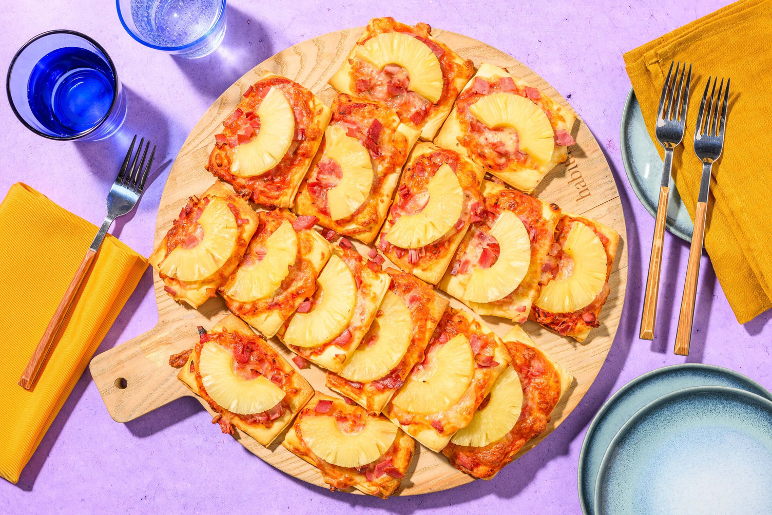 Kindvriendelijke Hawaiiaanse minipizza's