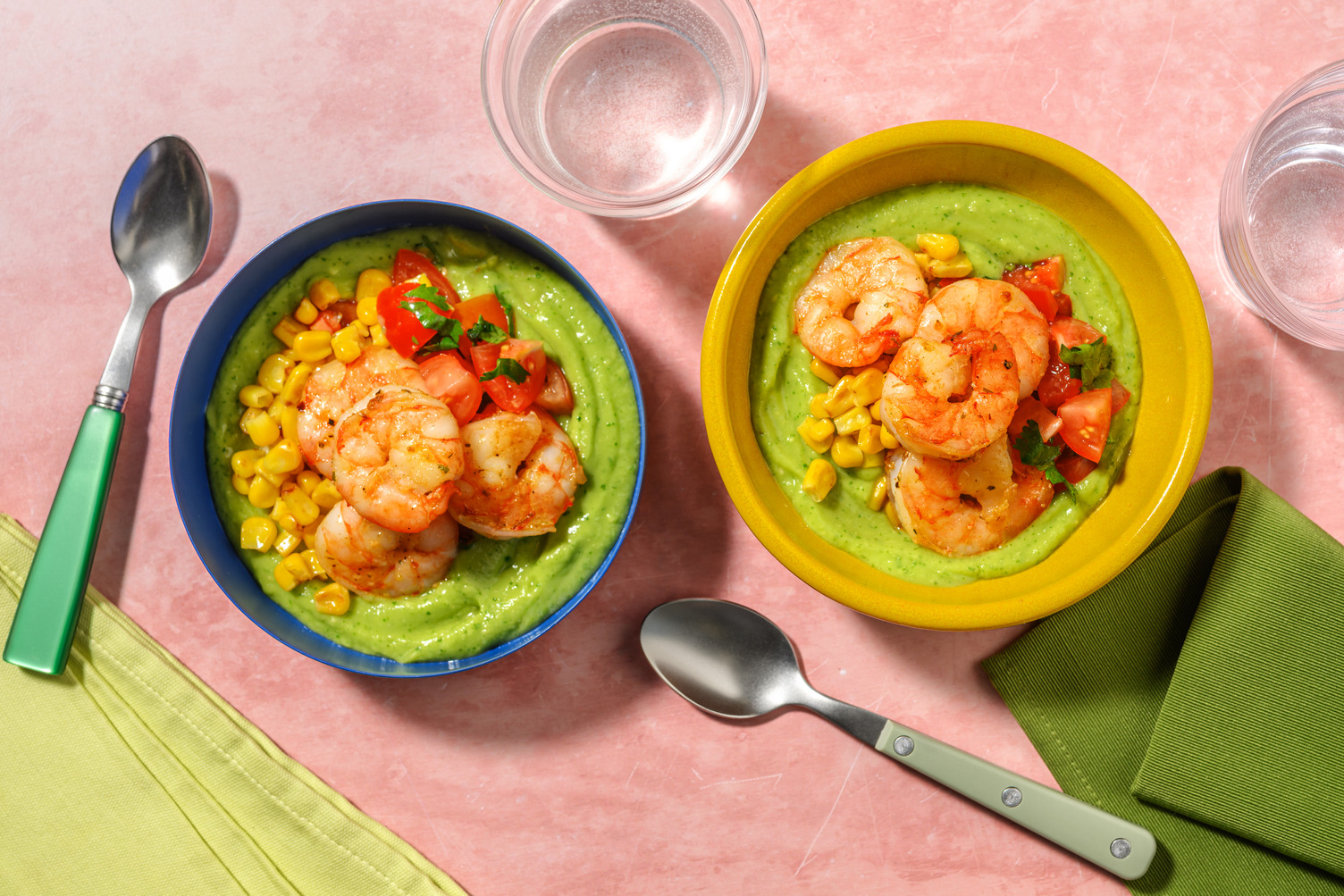 Mazzancolle dorate su crema di avocado