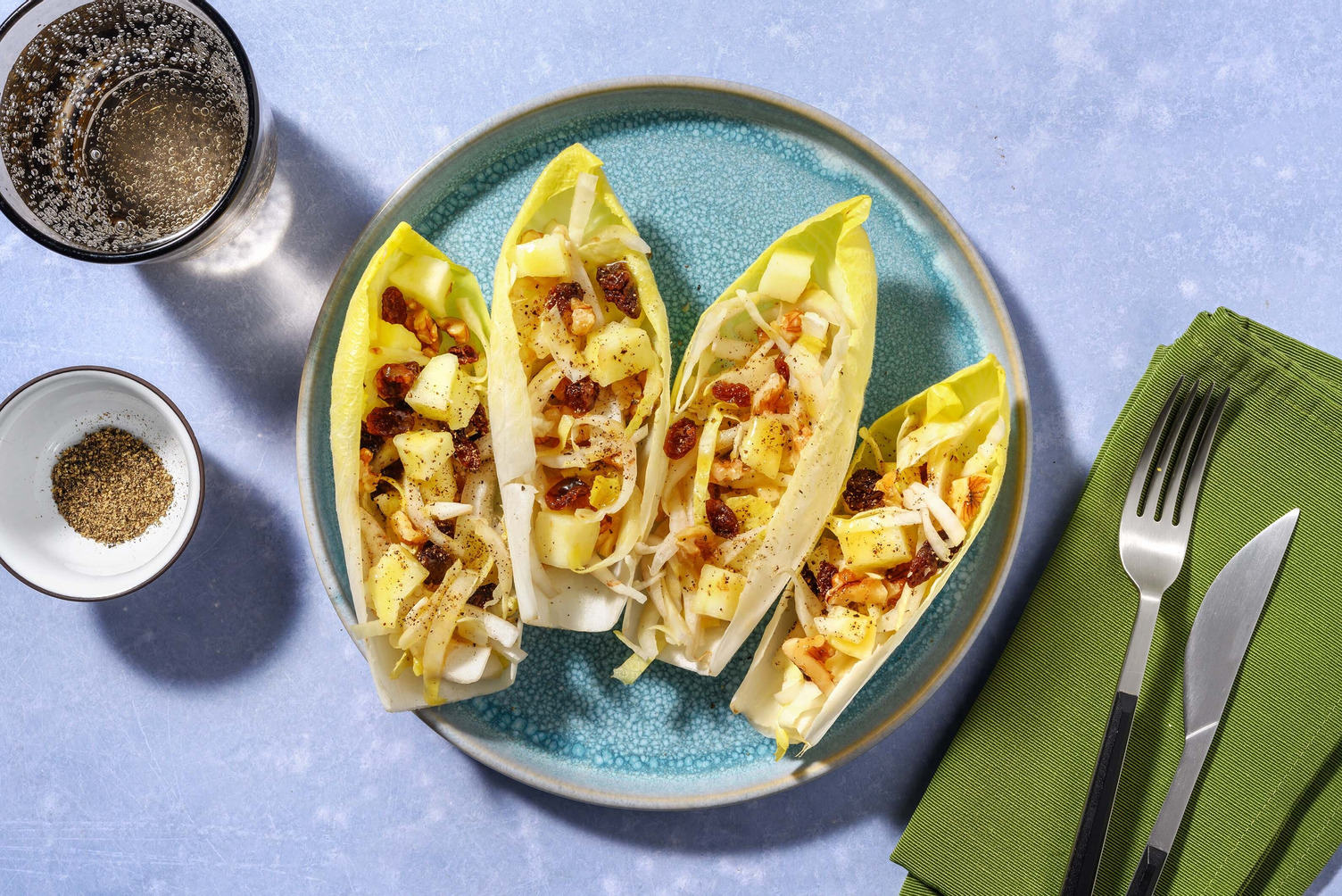 Indivia belga alle noci, mela e uvetta