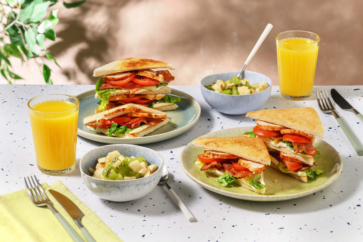 Club sandwich al pollo, bacon e lattuga