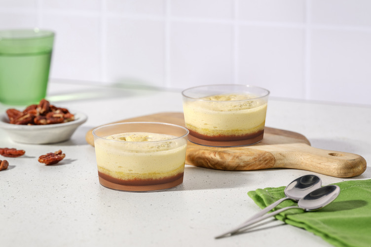 Vaniljeparfait med pekannødder og karamel