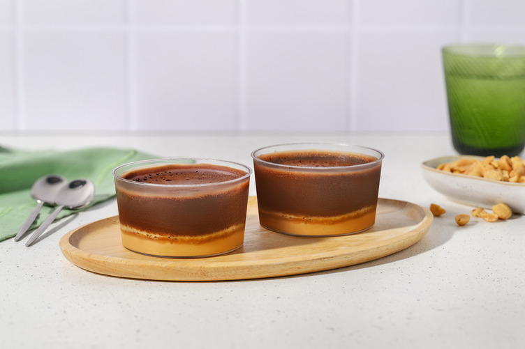 Mörk chokladdessert med jordnötssmör