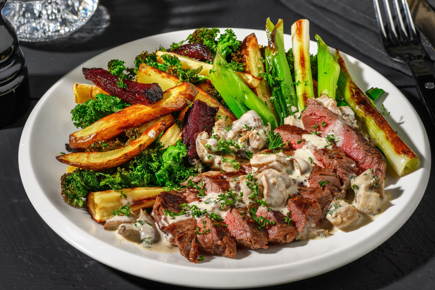 Stekt rumpstek och krämig svampsås