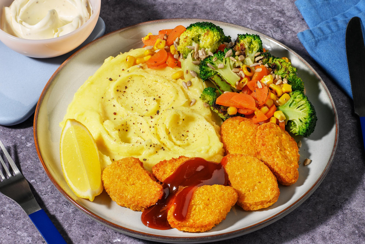 BBQ-vegetarnuggets og hvitløksmos