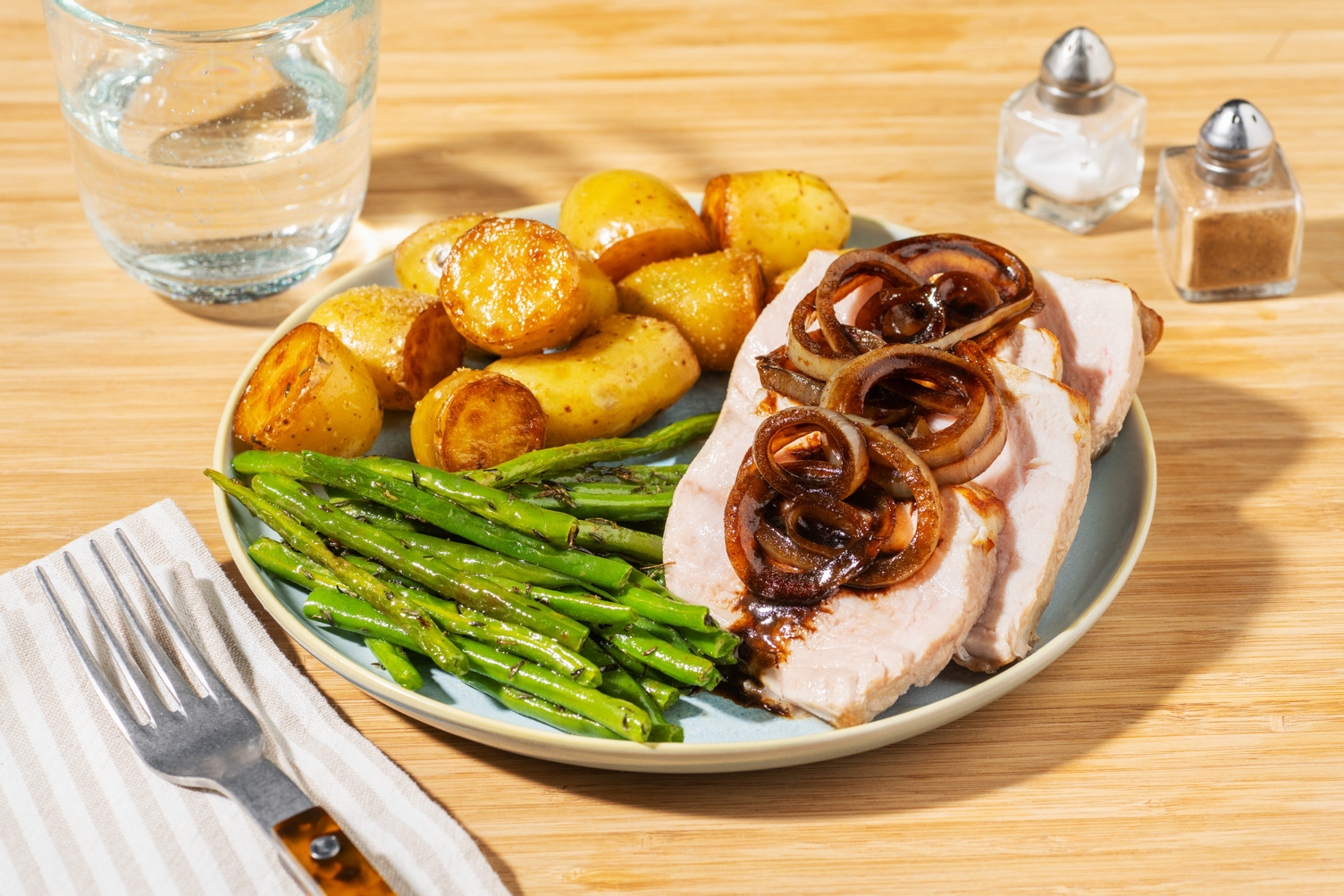 Lonza al rosmarino e cipolle caramellate