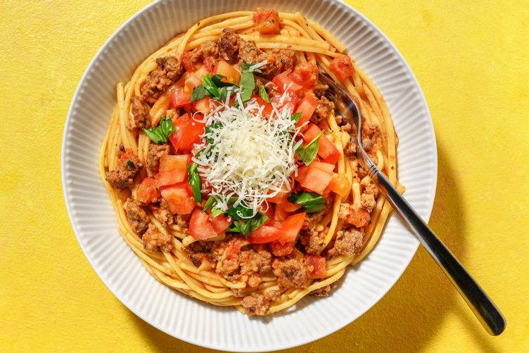 Snabb linguine bolognese med tärnad bacon
