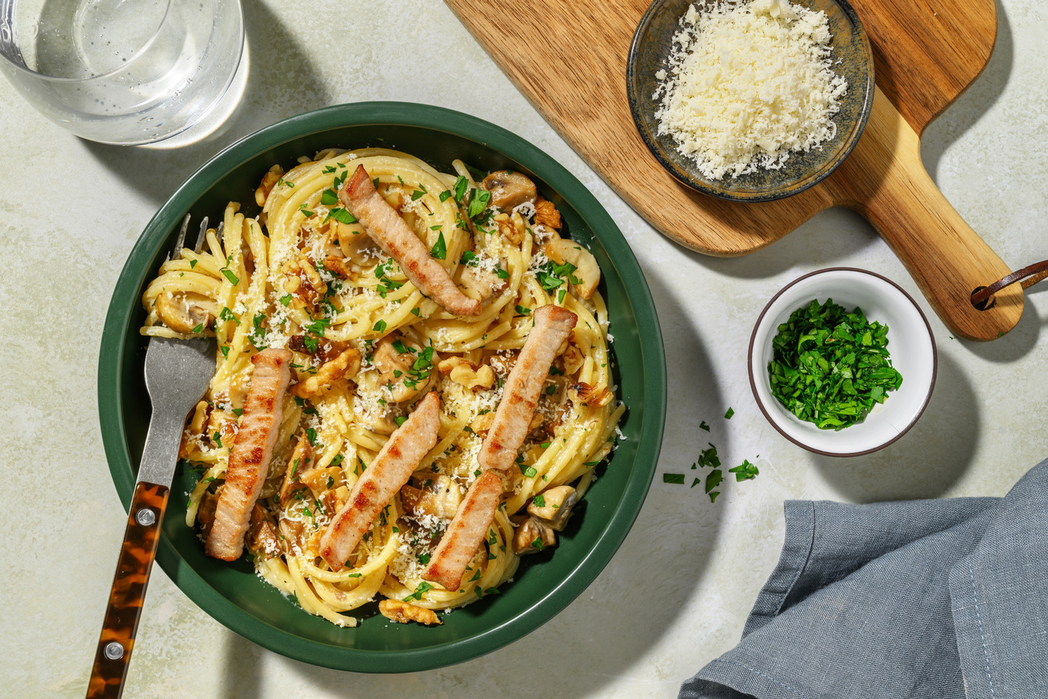 Spaghetti in Pilzrahm mit Bio-Schweinestreifen