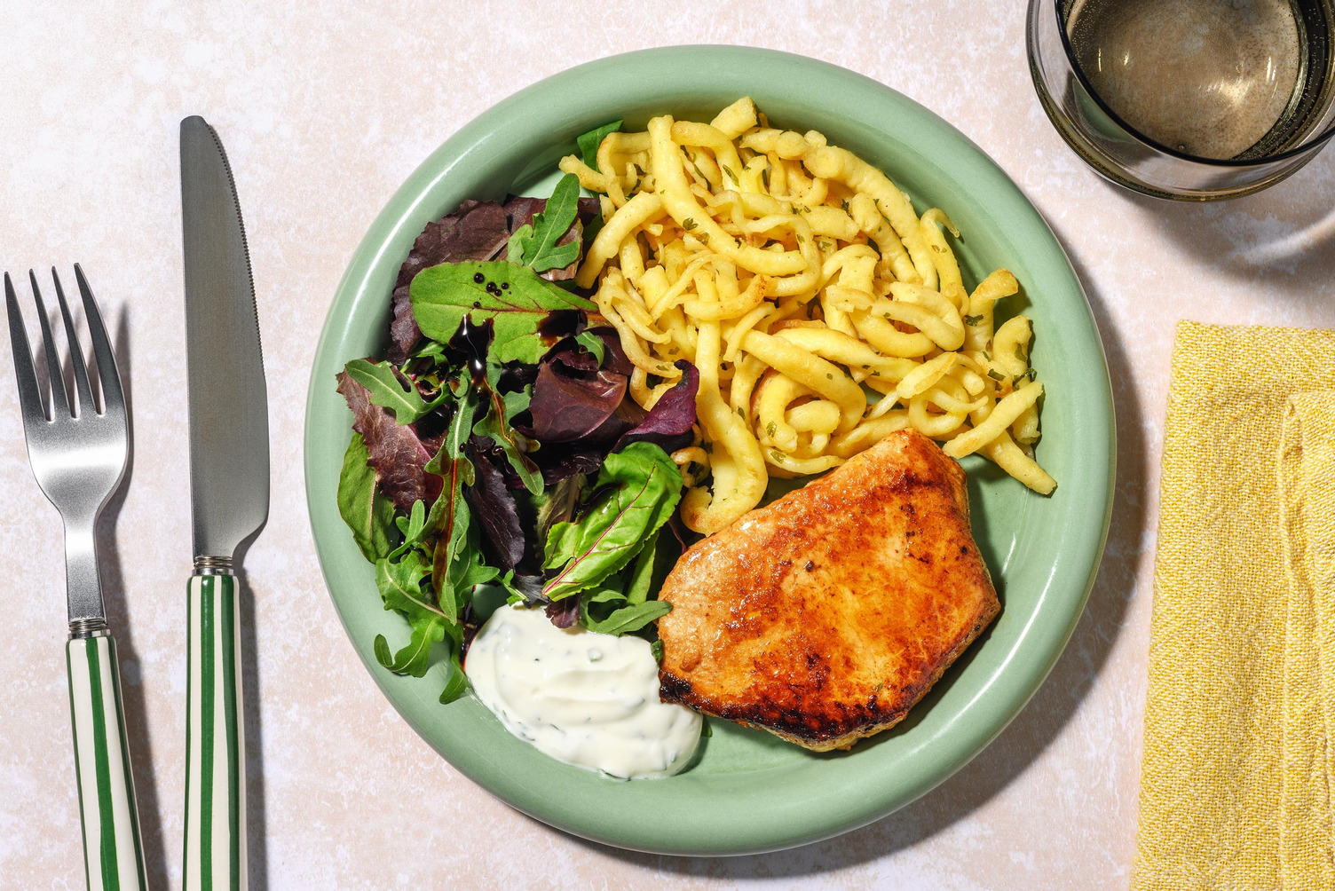 Schweinsnierstück auf Kräuterbutter-Spätzli