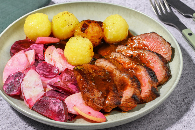 Bio-Rinderfilet mit Rote Beete-Salat