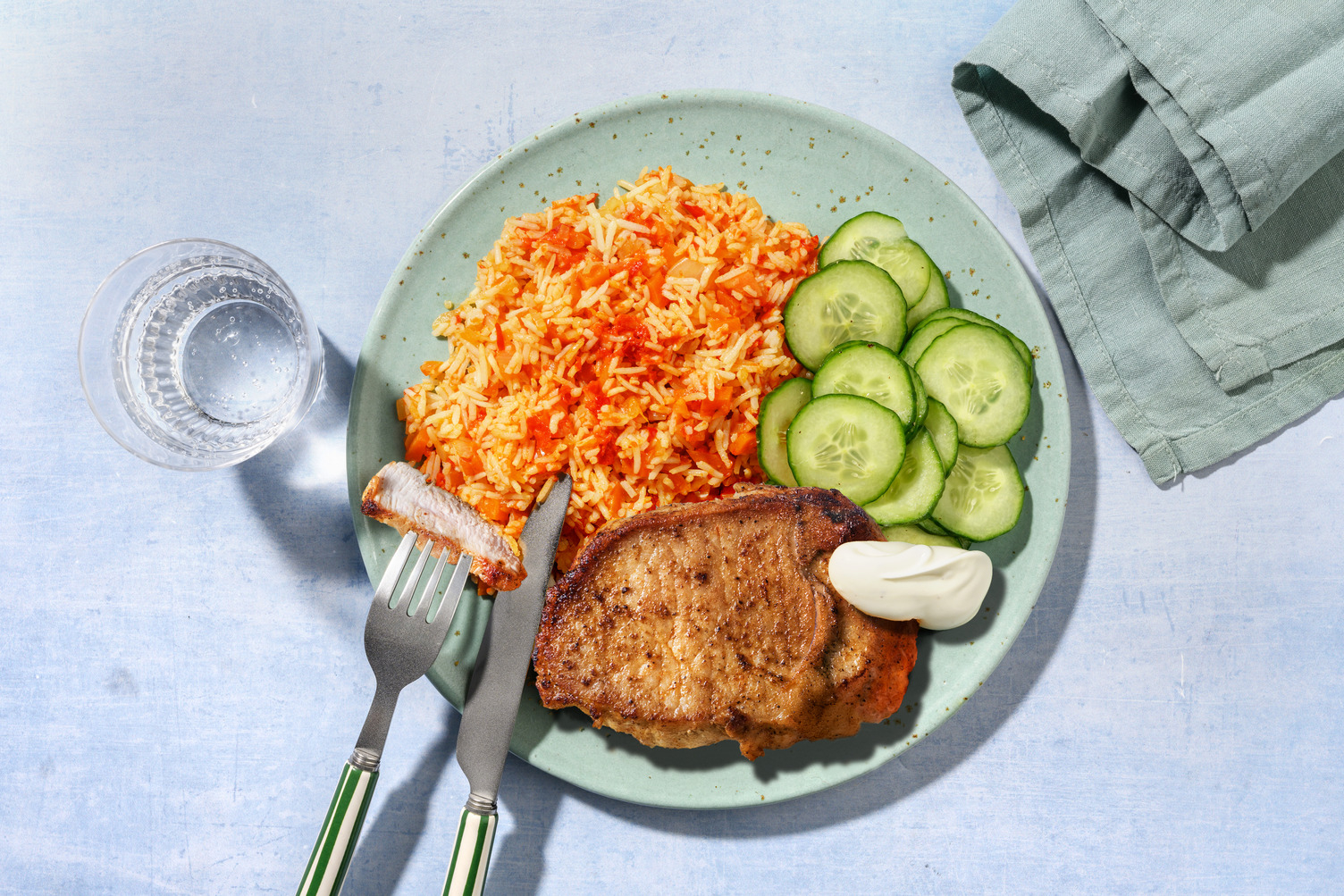 Schweinelachssteak mit schnellem Djuvec-Reis