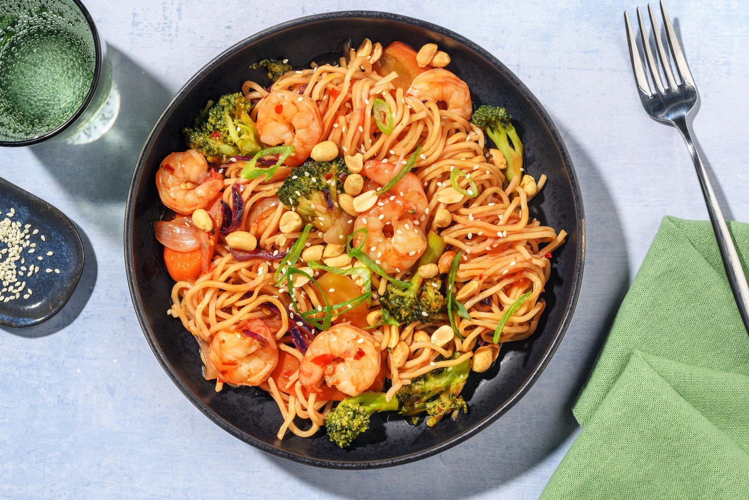 Raske nudler og reker i sursøt saus