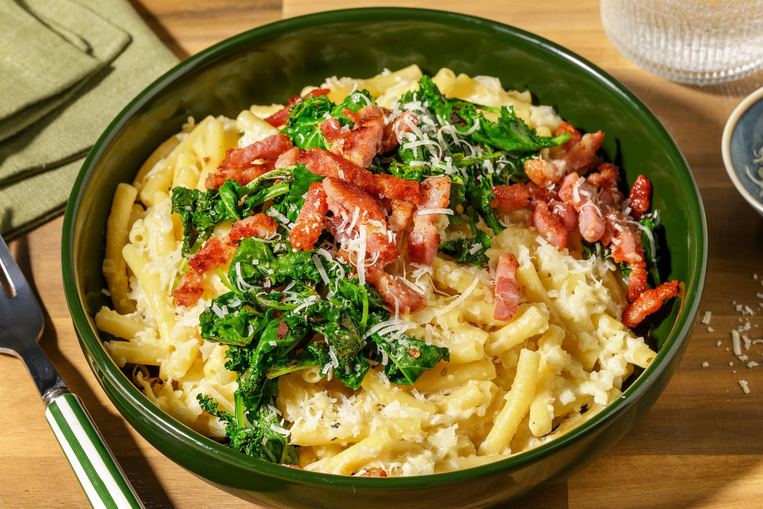 Kremet blomkålpasta og bacon med kyllingstrimler