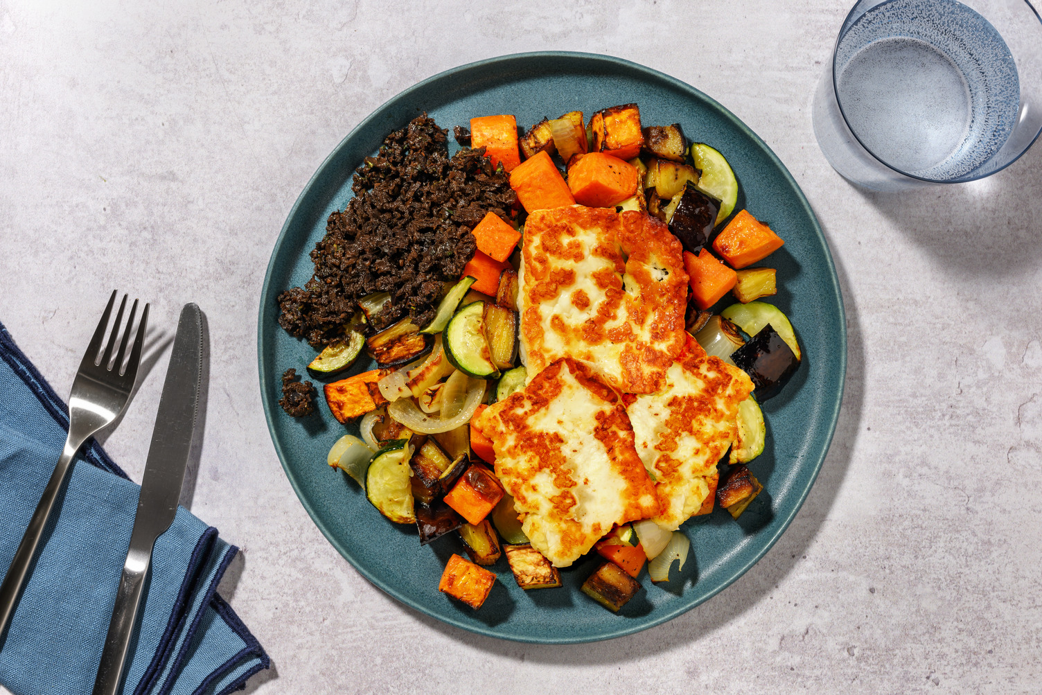 Queso estilo chipriota con olivada casera