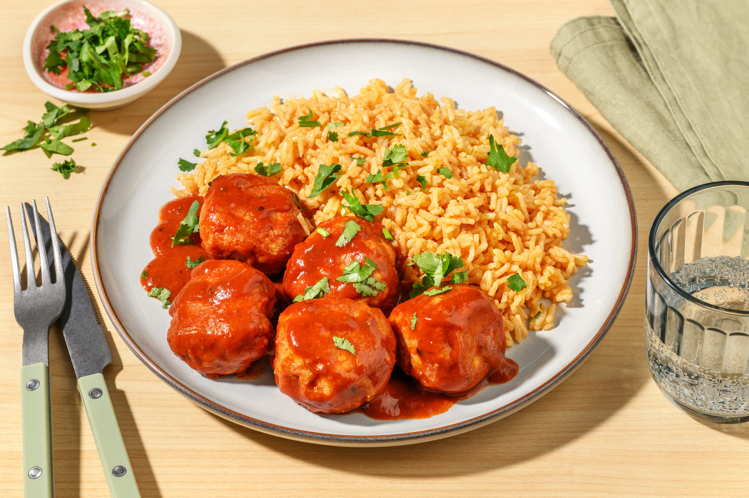 Bolitas de tofu con salsa de tomate y harissa