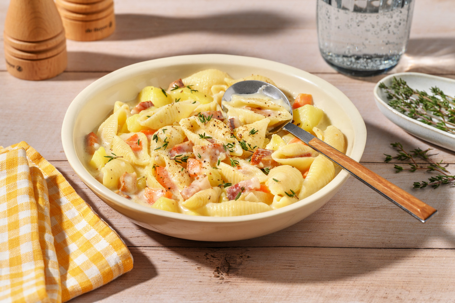 Pasta, patate e formaggio affumicato