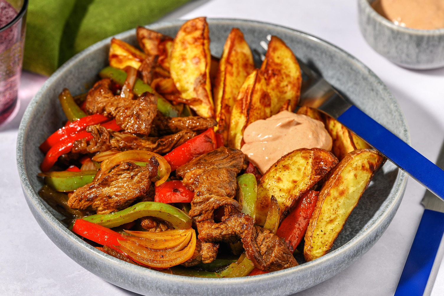 Doppeltes Steak vom Weiderind mit Fajita-Gemüse 