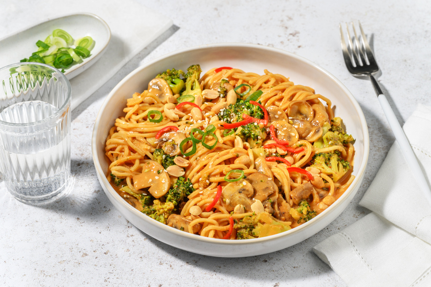 Spicy ingefærnudler og peanutcrunch