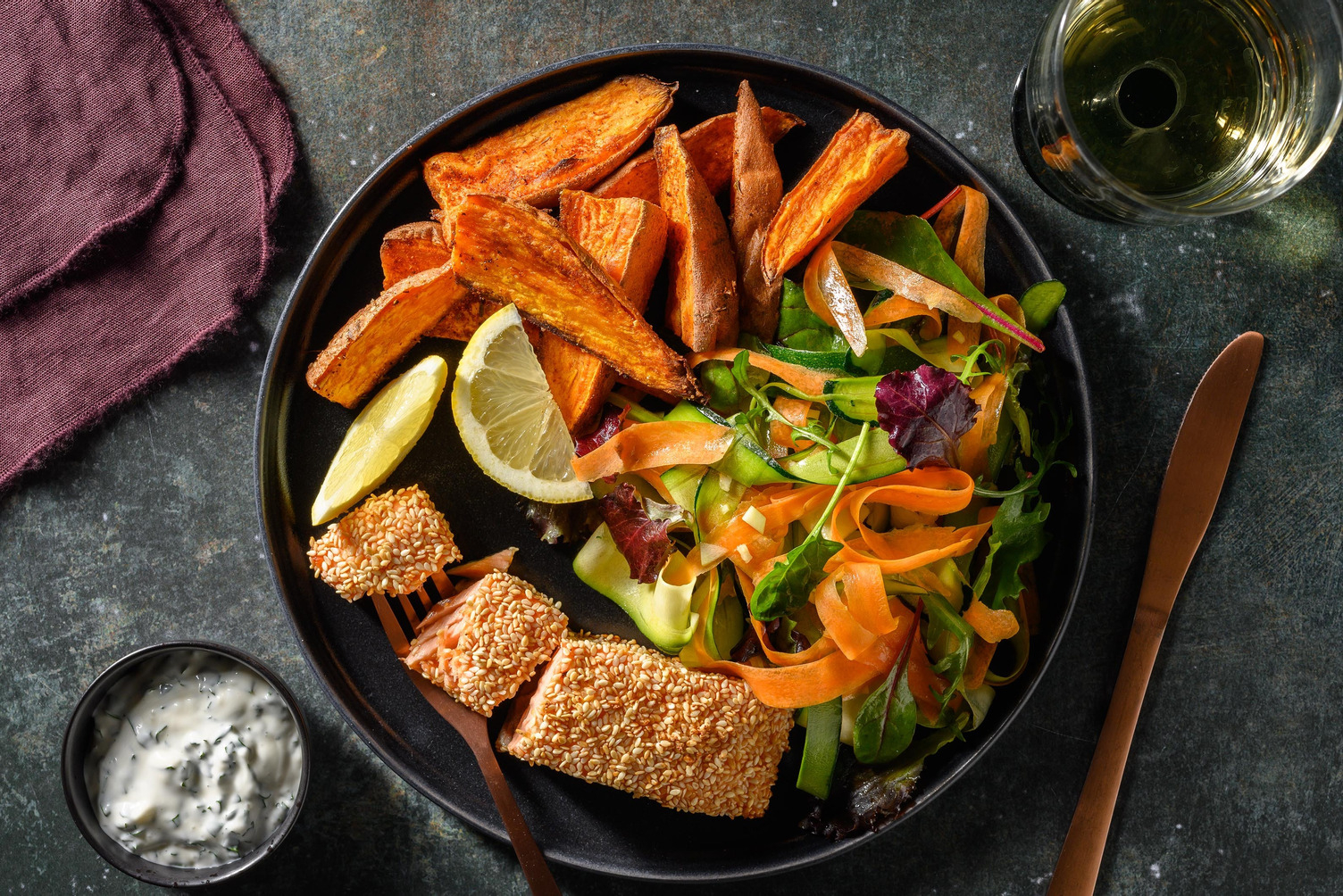 Sesampaneret laks og persillemayonnaise