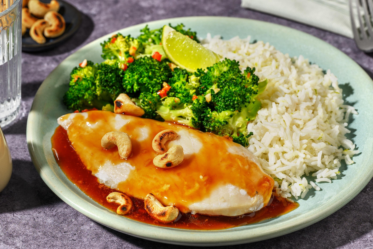 Fischfilet in Teriyakisoße mit scharfer Zucchini