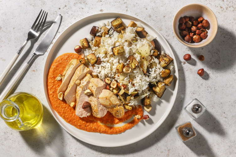 ¡Al romesco! Pollo con salsa de verduras y avellanas