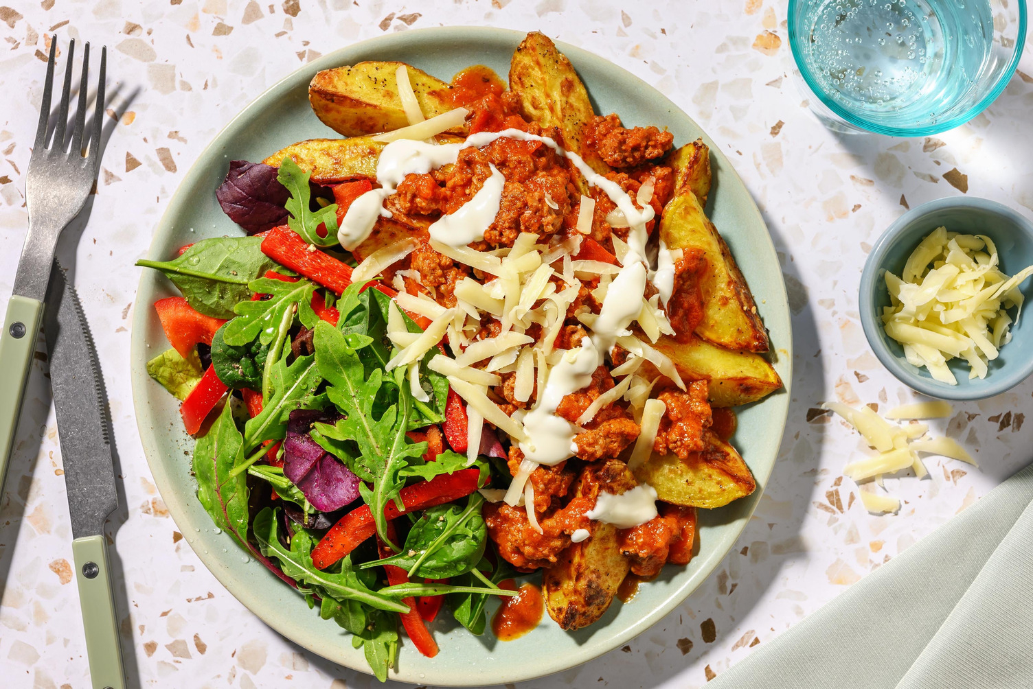 Ostetoppet bakt potet og texmex-kjøttdeig