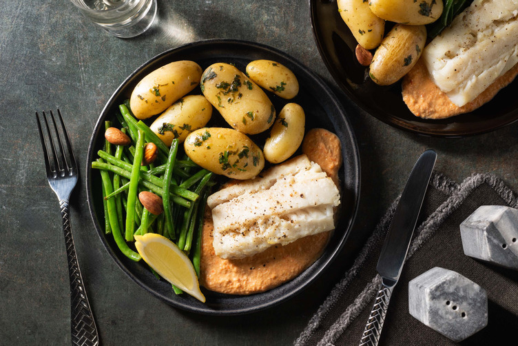 Havbars på rød peberfrugtecreme | Blend selv