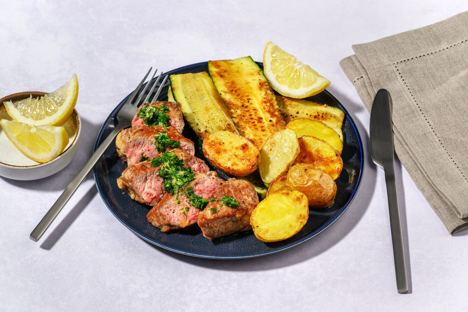 Bistecca di manzo e patate novelle fondenti