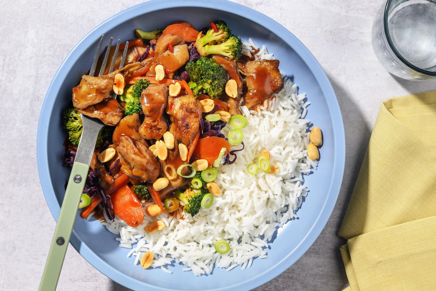 Stegte veggiestrimler i 'kung pao'-sauce