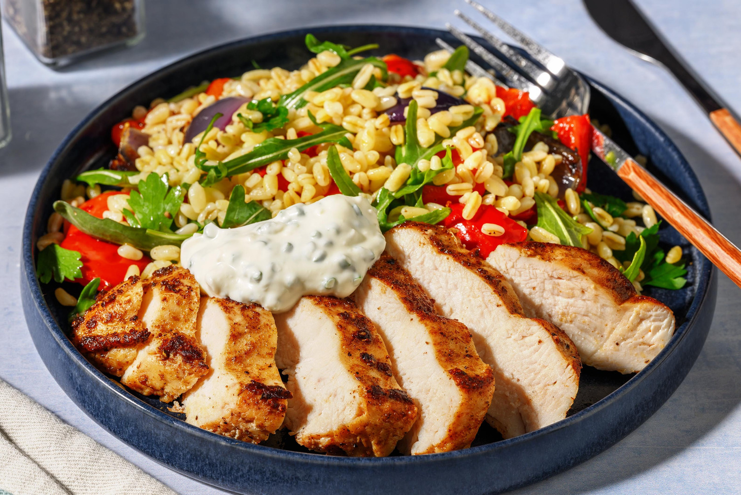 Gyllenstekt kylling og perlebygg